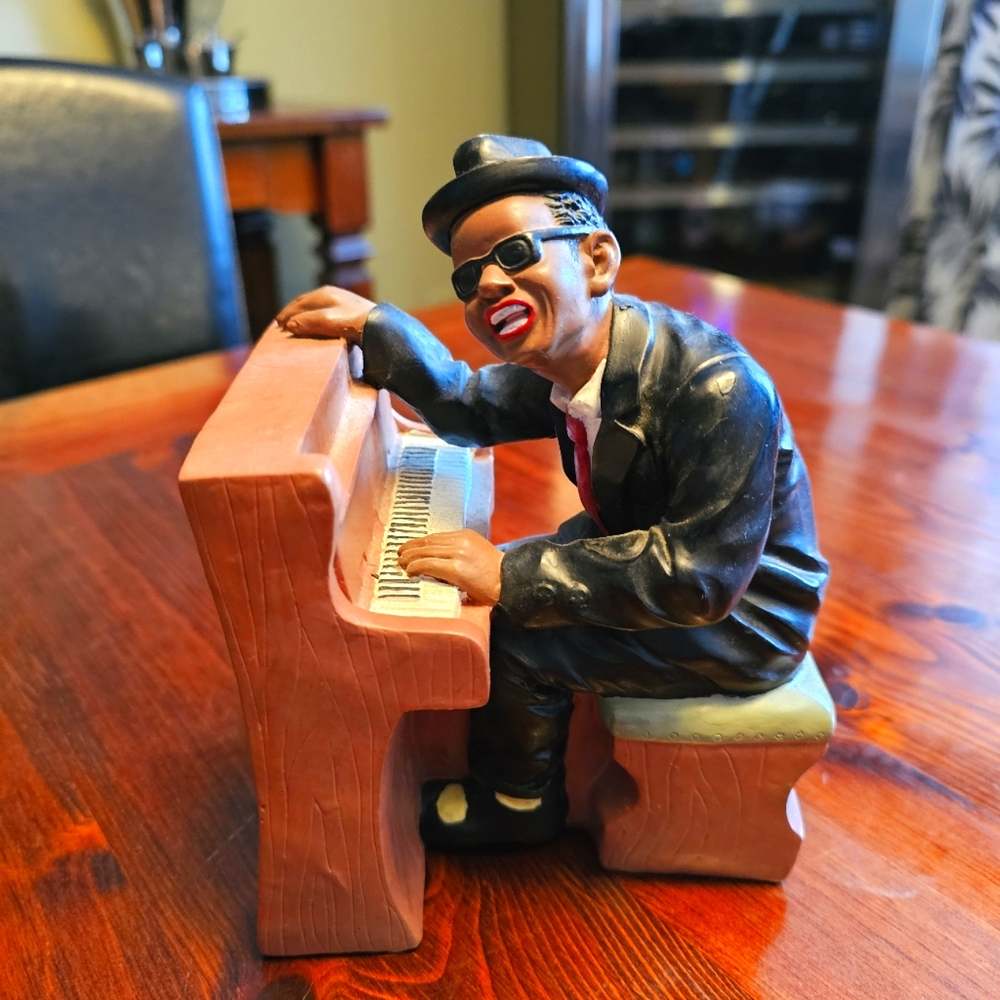 Vintage American jazz musician piano player figurine‎